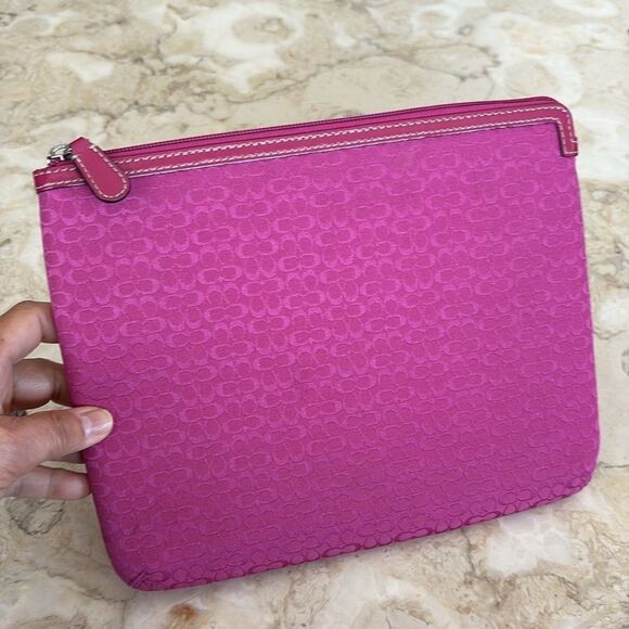 Coach Mini Signature Ipad Tablet Padded Zippered Sleeve Authentic Fuchsia - Picture 5 of 10